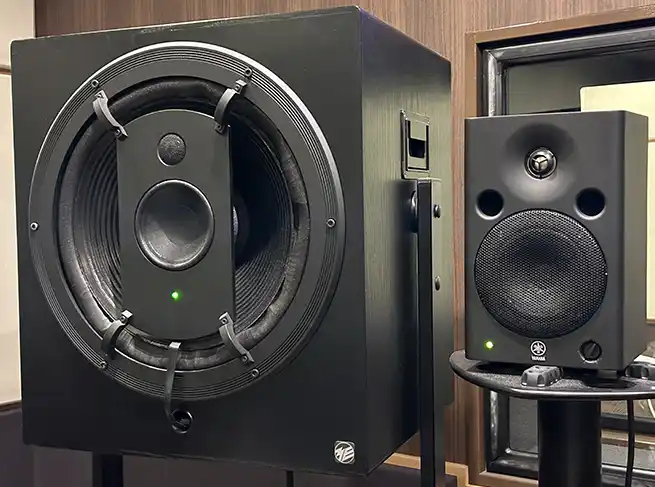 レコーディングスタジオスピーカー